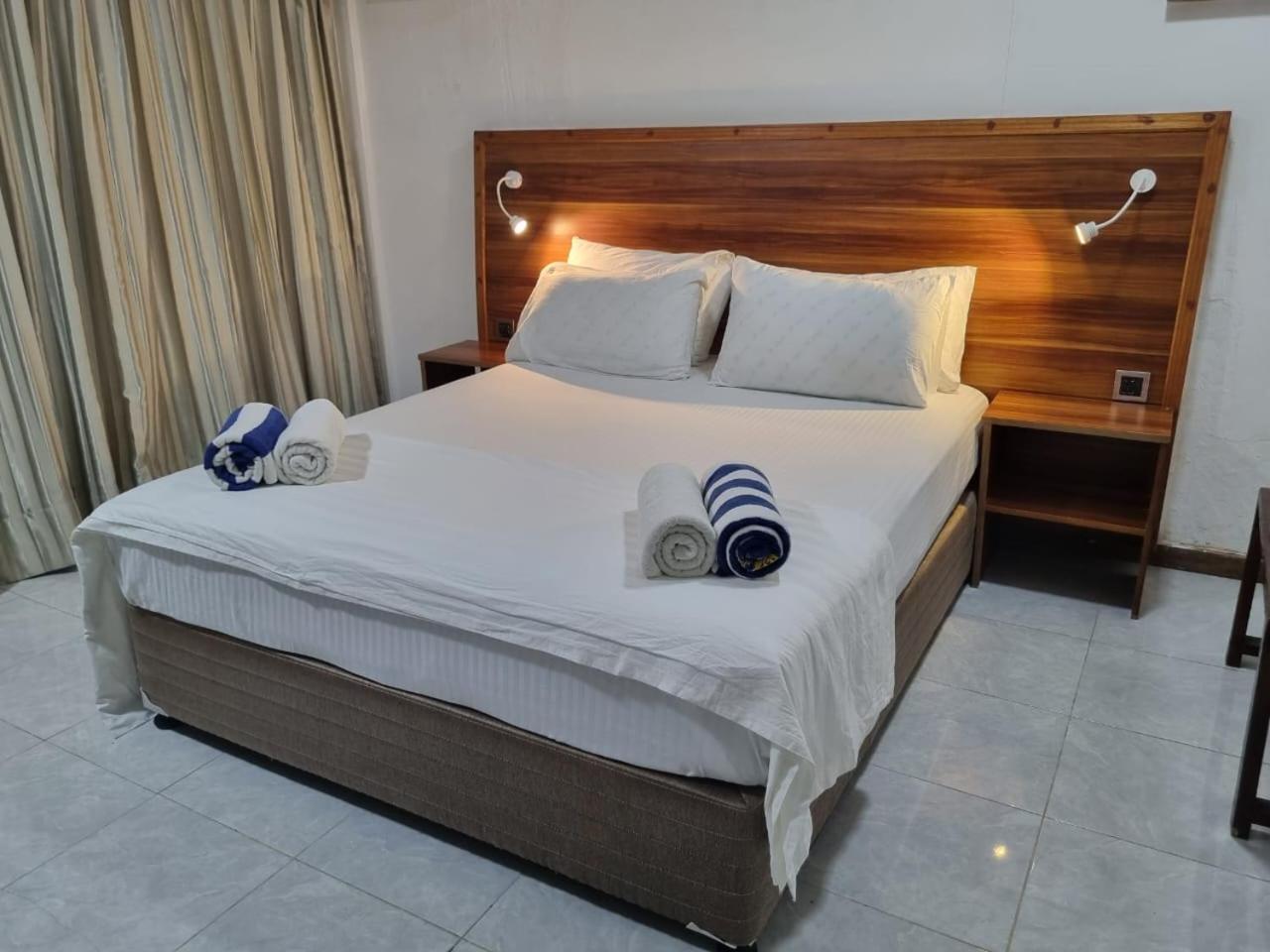 Batuta Maldives Surf View Ξενοδοχείο Thulusdhoo Εξωτερικό φωτογραφία