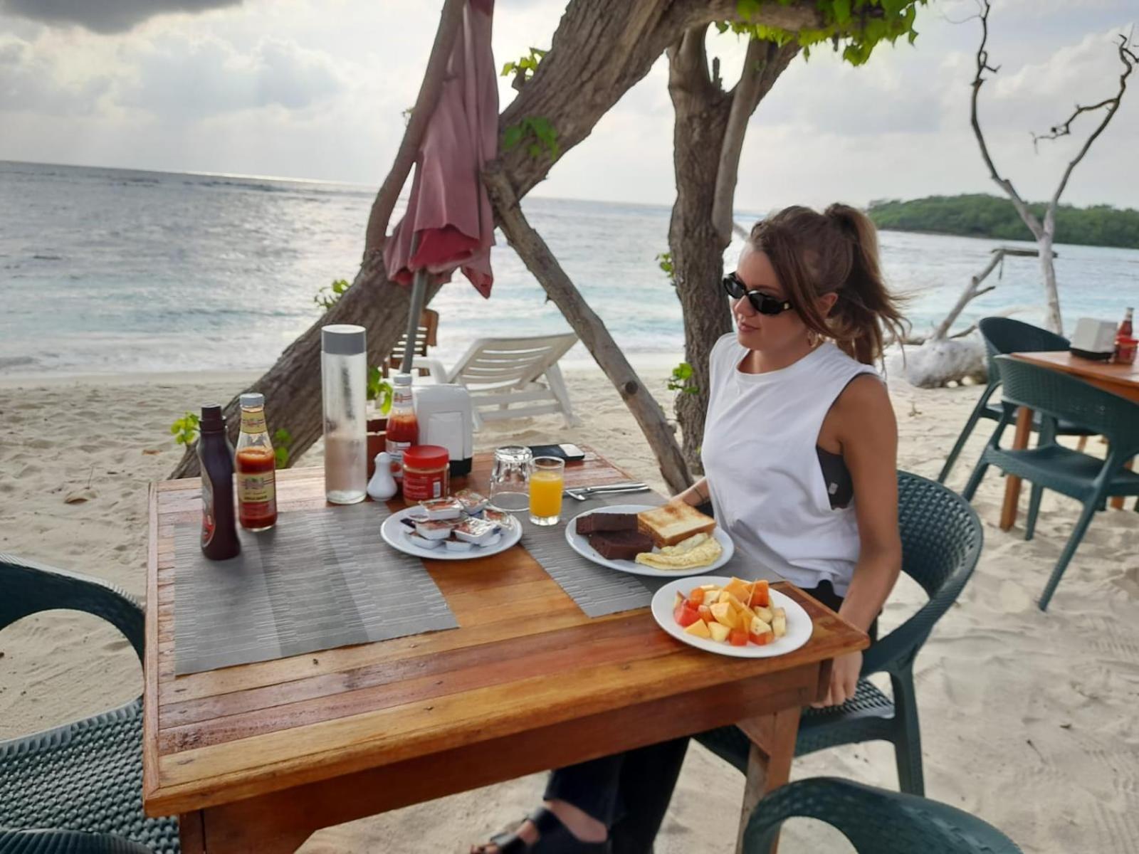 Batuta Maldives Surf View Ξενοδοχείο Thulusdhoo Εξωτερικό φωτογραφία