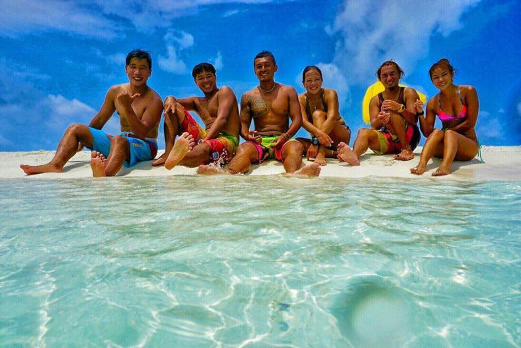 Batuta Maldives Surf View Ξενοδοχείο Thulusdhoo Εξωτερικό φωτογραφία