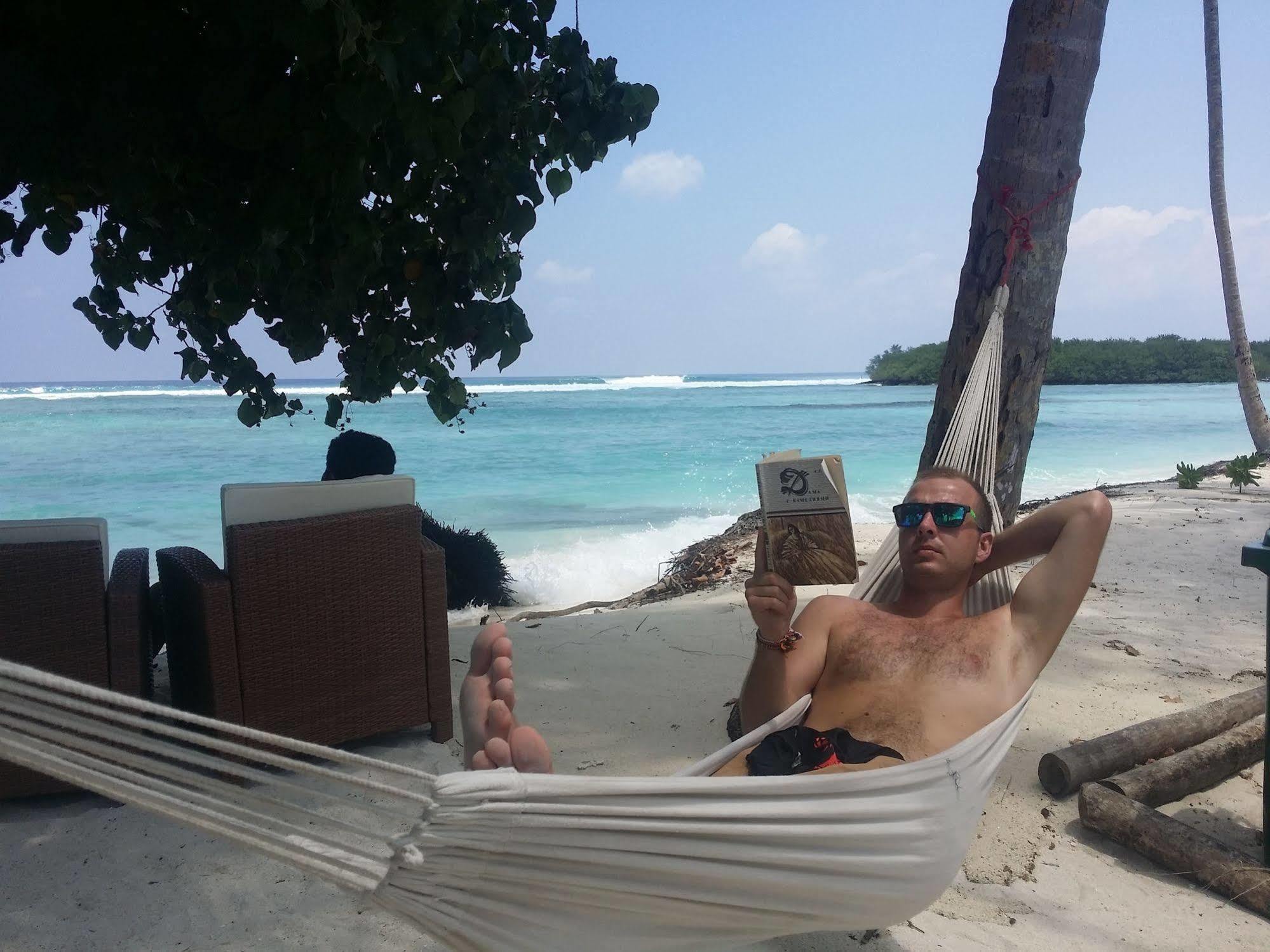 Batuta Maldives Surf View Ξενοδοχείο Thulusdhoo Εξωτερικό φωτογραφία