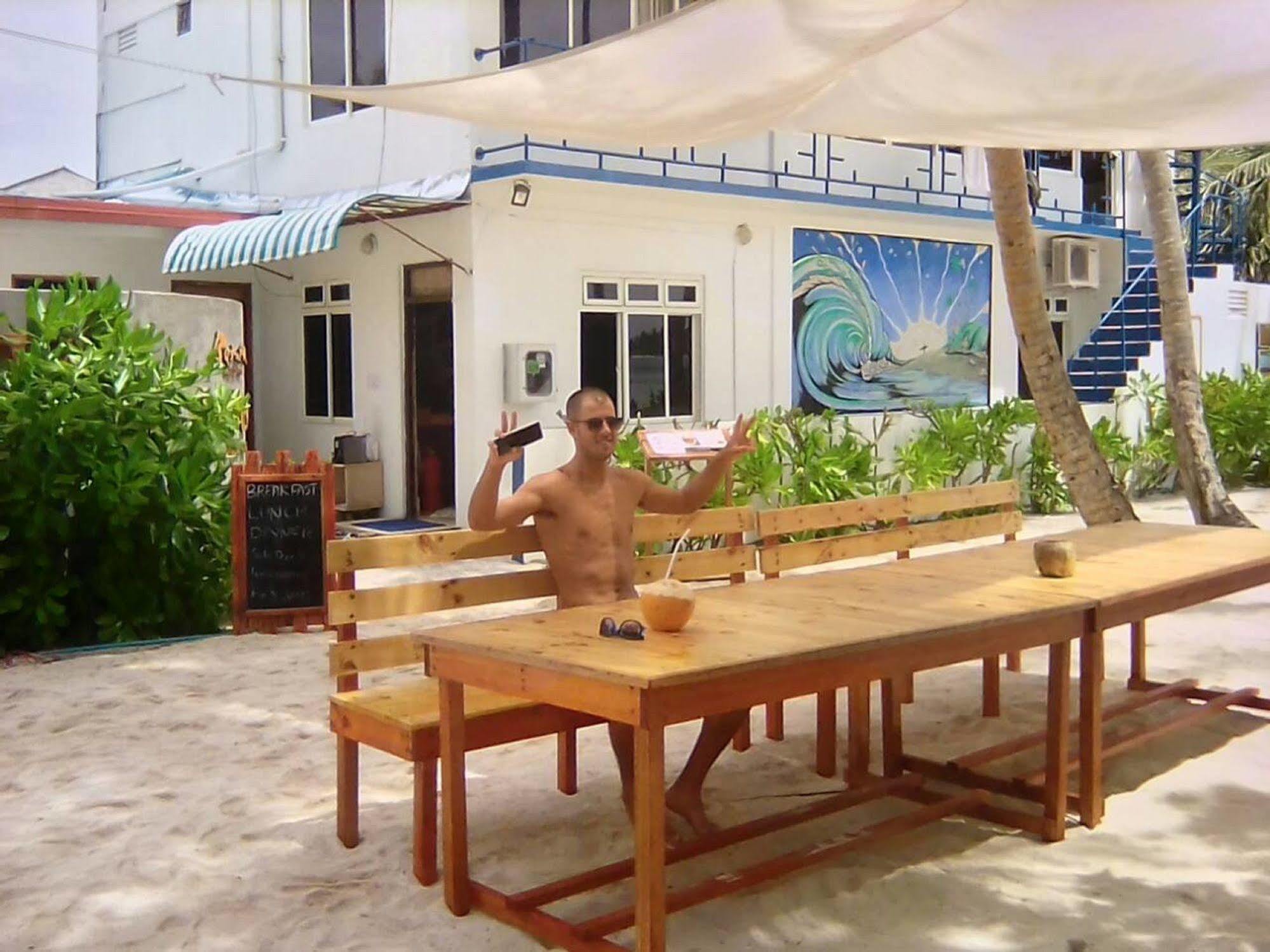 Batuta Maldives Surf View Ξενοδοχείο Thulusdhoo Εξωτερικό φωτογραφία